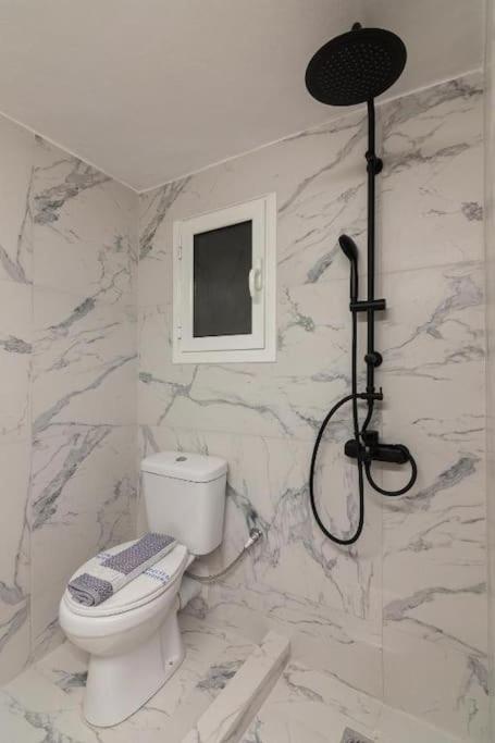 Fully Renovated 1 Bedroom Condo Athen Exterior foto